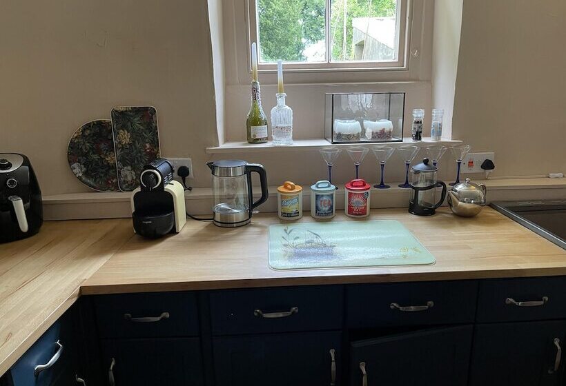 Stunning 2 Bedroomed Cottage