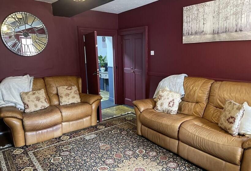 Stunning 2 Bedroomed Cottage