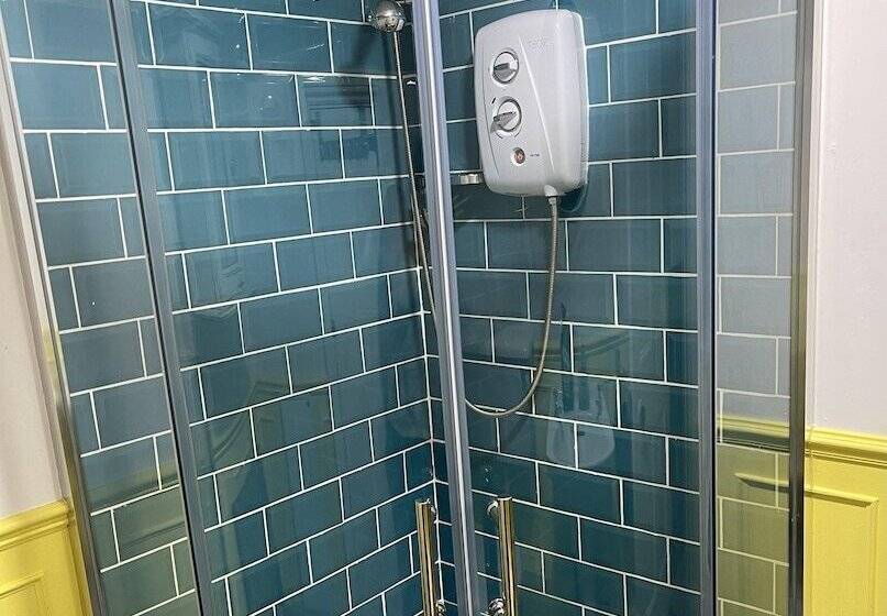 Stunning 2 Bedroomed Cottage