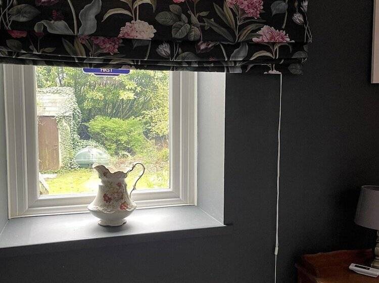 Stunning 2 Bedroomed Cottage