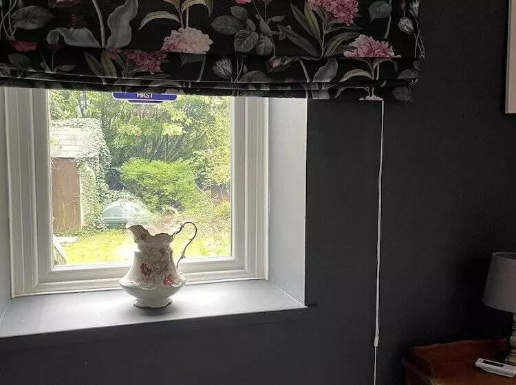 Stunning 2 Bedroomed Cottage