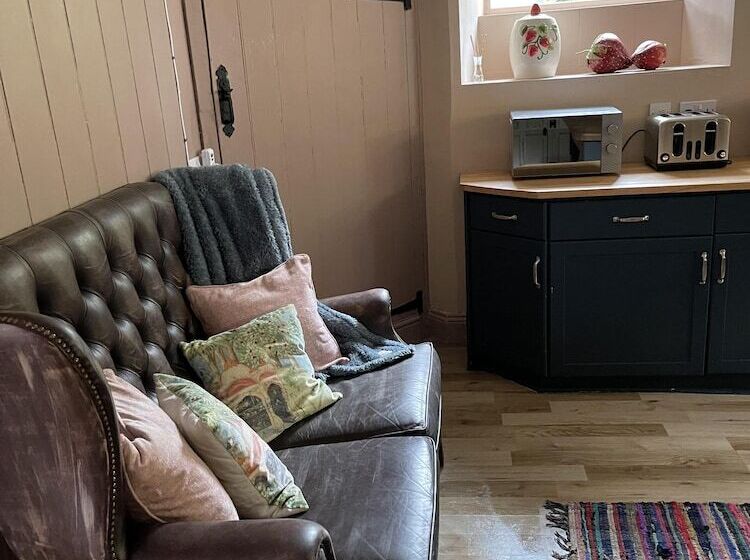 Stunning 2 Bedroomed Cottage