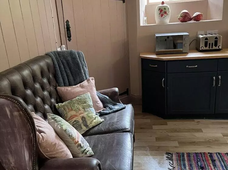 Stunning 2 Bedroomed Cottage