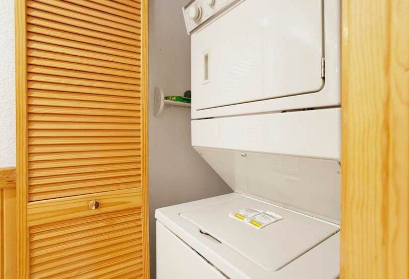 Crescenta Pines Log Cabin #2346