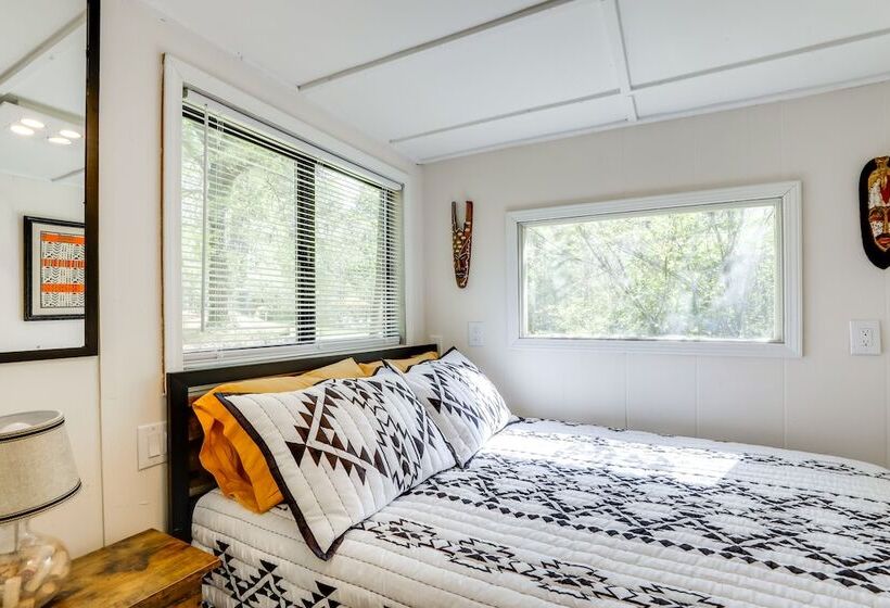 Hike On Site: Georgia Tiny Home On Farm Retreat