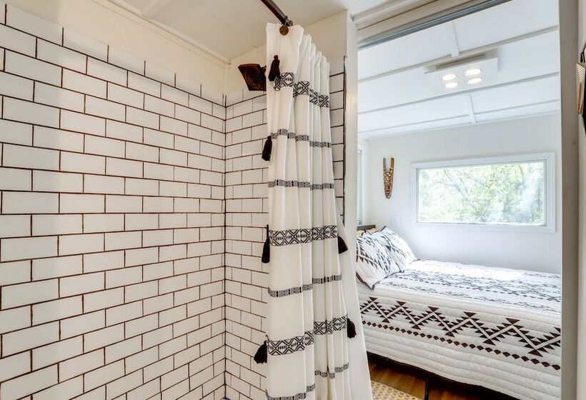 Hike On Site: Georgia Tiny Home On Farm Retreat