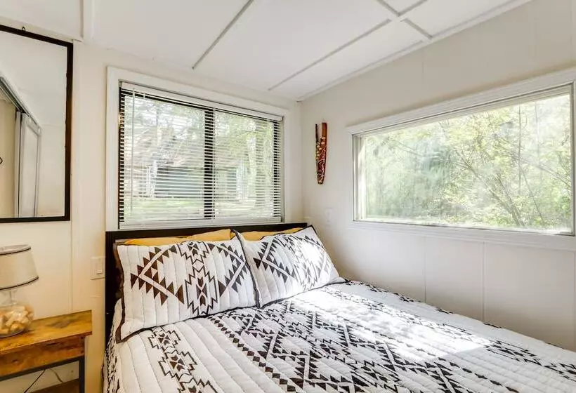 Hike On Site: Georgia Tiny Home On Farm Retreat