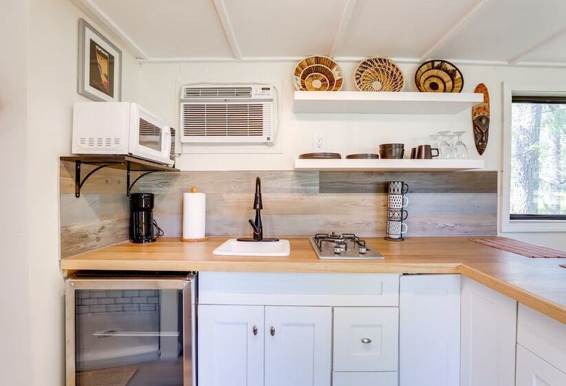 Hike On Site: Georgia Tiny Home On Farm Retreat