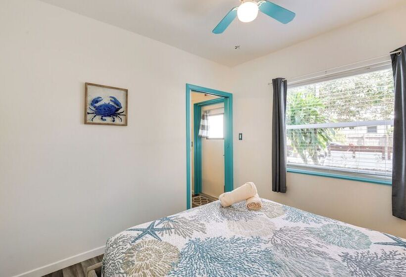 Hollywood Cottage Near Haulover Park: Pets Welcome