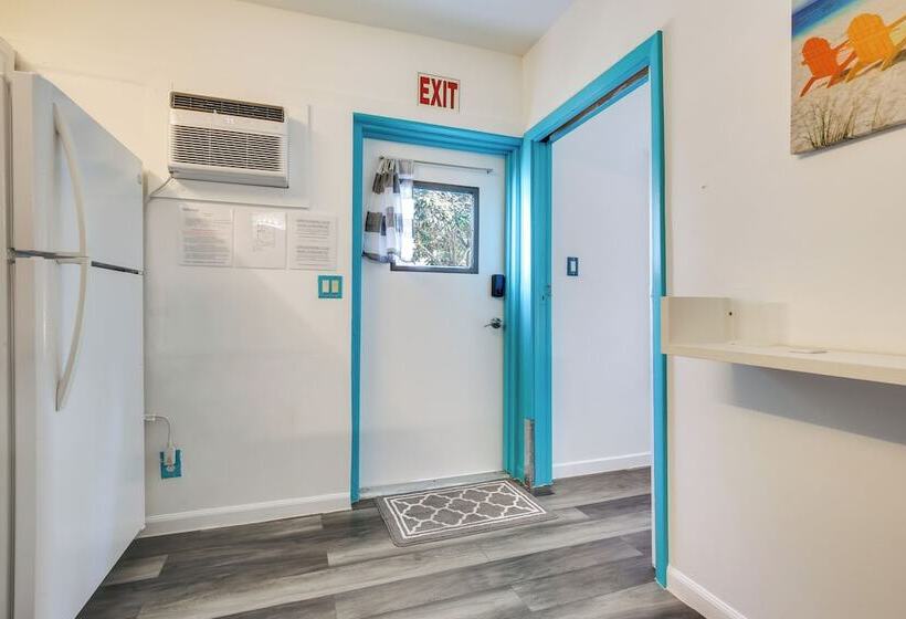 Hollywood Cottage Near Haulover Park: Pets Welcome