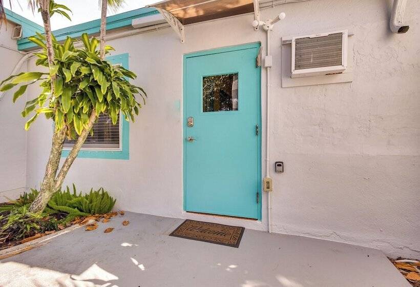 Hollywood Cottage Near Haulover Park: Pets Welcome