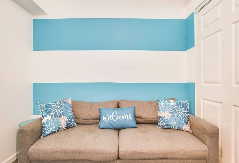 Hollywood Cottage Near Haulover Park: Pets Welcome