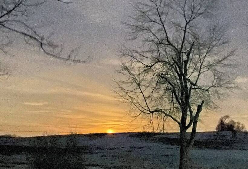 Inn Between The Lakes