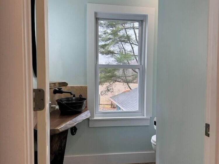 Inn Between The Lakes