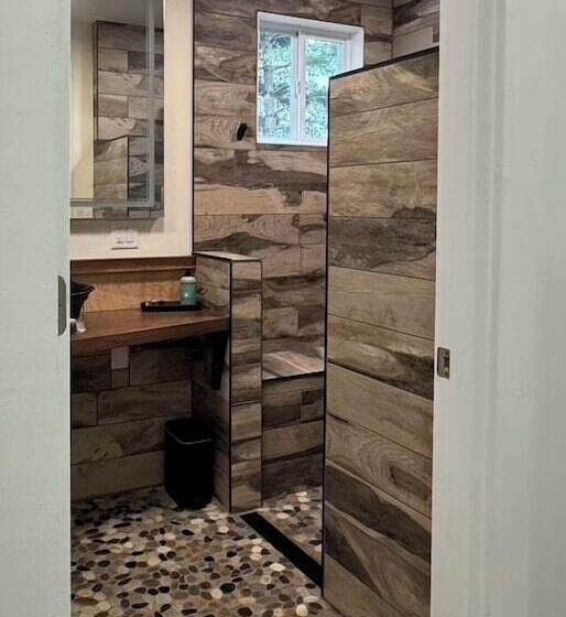 Inn Between The Lakes