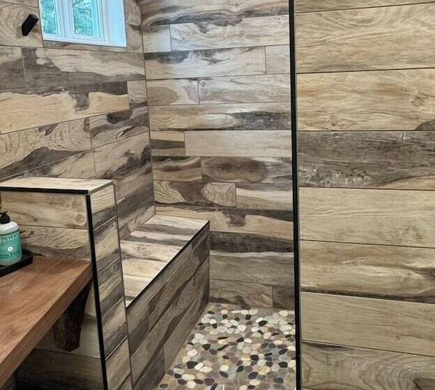 Inn Between The Lakes