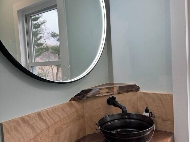 Inn Between The Lakes