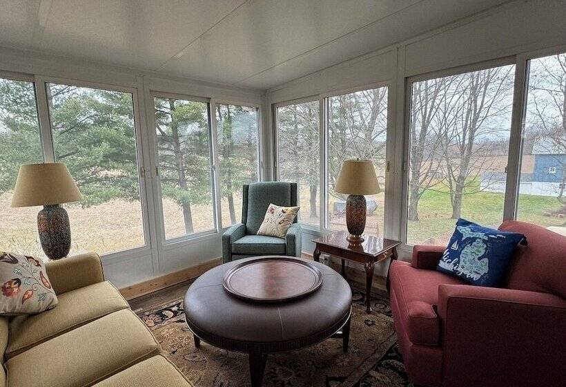 Inn Between The Lakes