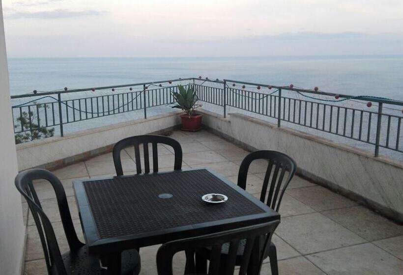 La Nave Sul Mare Di Taormina B&b