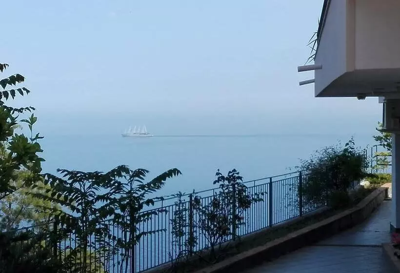La Nave Sul Mare Di Taormina B&b
