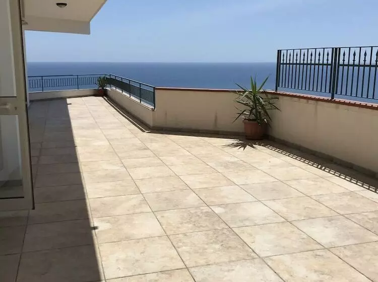 La Nave Sul Mare Di Taormina B&b