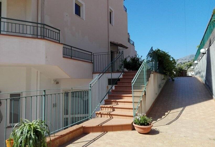 La Nave Sul Mare Di Taormina B&b