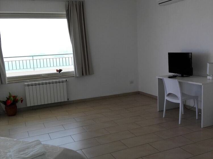 La Nave Sul Mare Di Taormina B&b