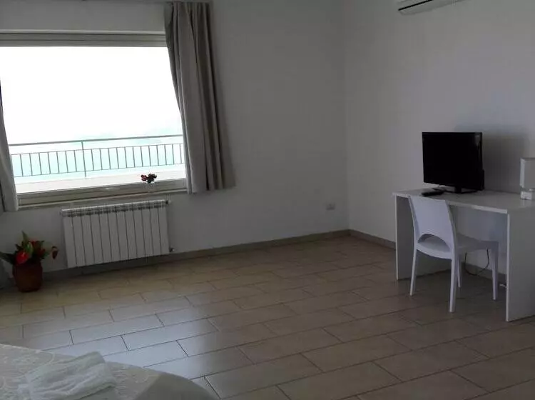 La Nave Sul Mare Di Taormina B&b