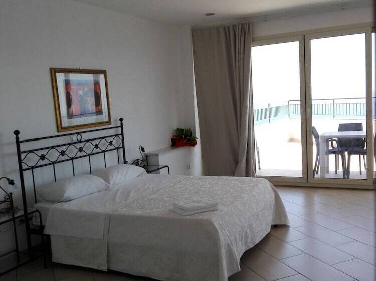 La Nave Sul Mare Di Taormina B&b