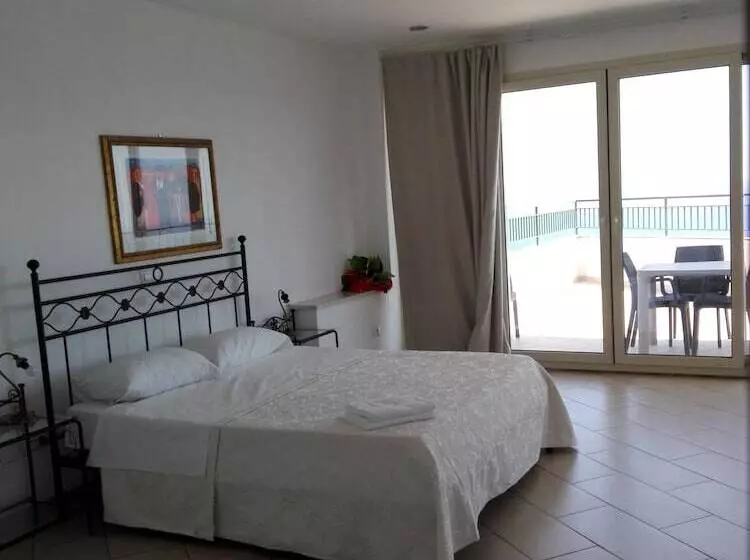 La Nave Sul Mare Di Taormina B&b