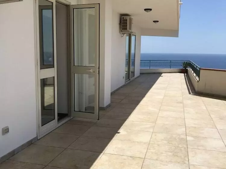 La Nave Sul Mare Di Taormina B&b