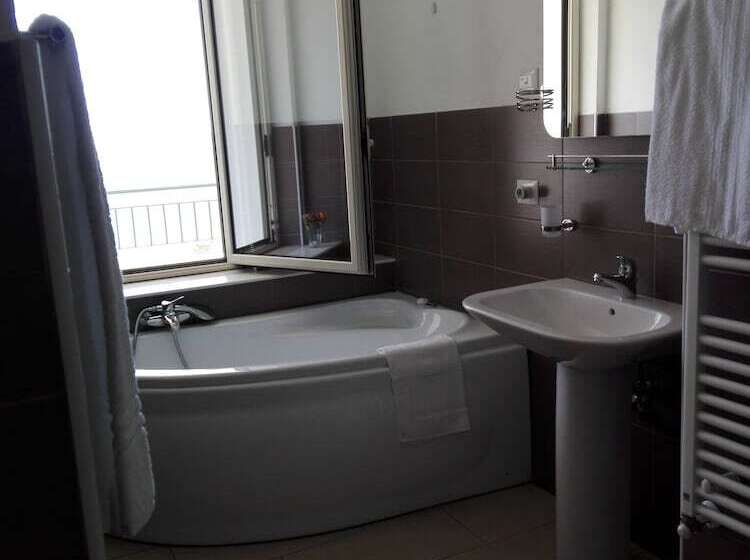 La Nave Sul Mare Di Taormina B&b