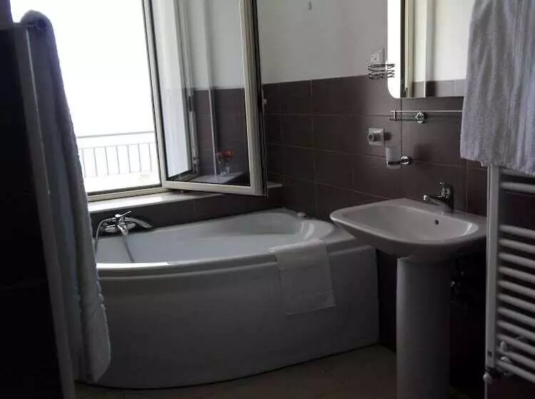 La Nave Sul Mare Di Taormina B&b