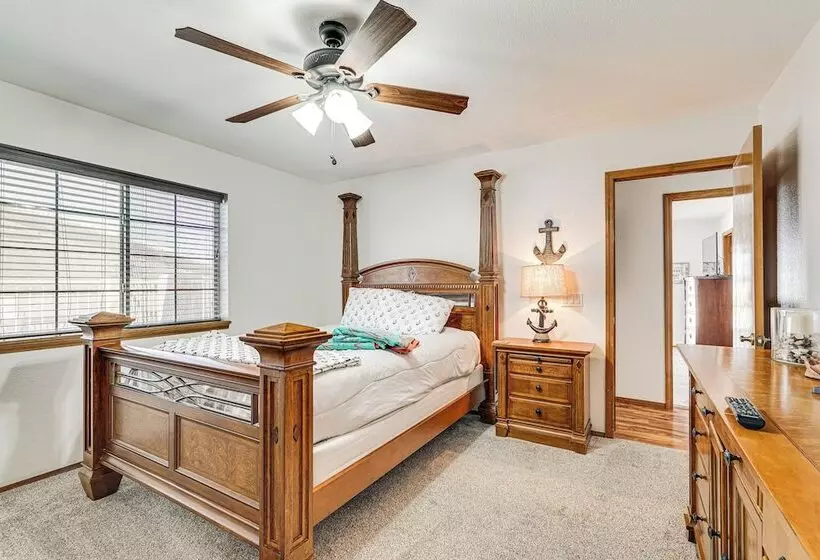 Lake Havasu City Home W/ Patios & Saltwater Pool!