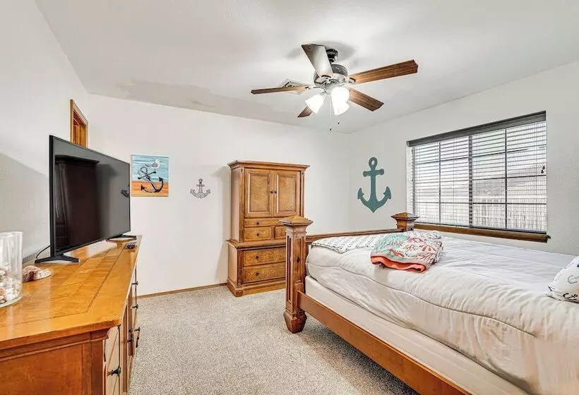 Lake Havasu City Home W/ Patios & Saltwater Pool!