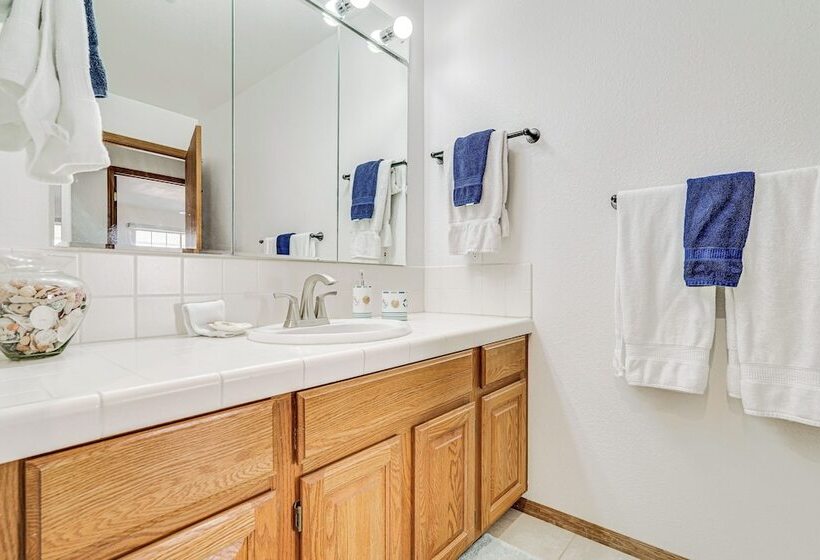 Lake Havasu City Home W/ Patios & Saltwater Pool!