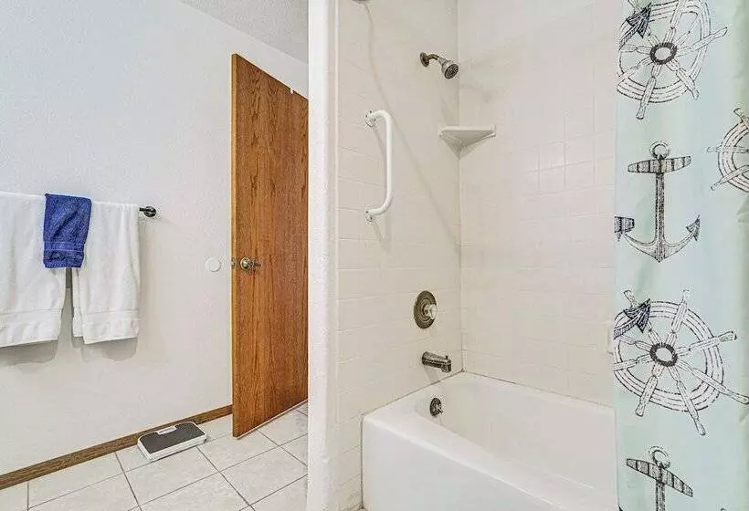 Lake Havasu City Home W/ Patios & Saltwater Pool!