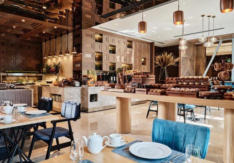 هتل Crowne Plaza Tashkent By Ihg