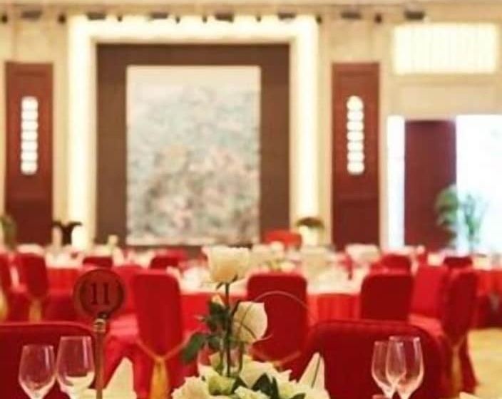 Отель Jiuhua Jin Jiang International