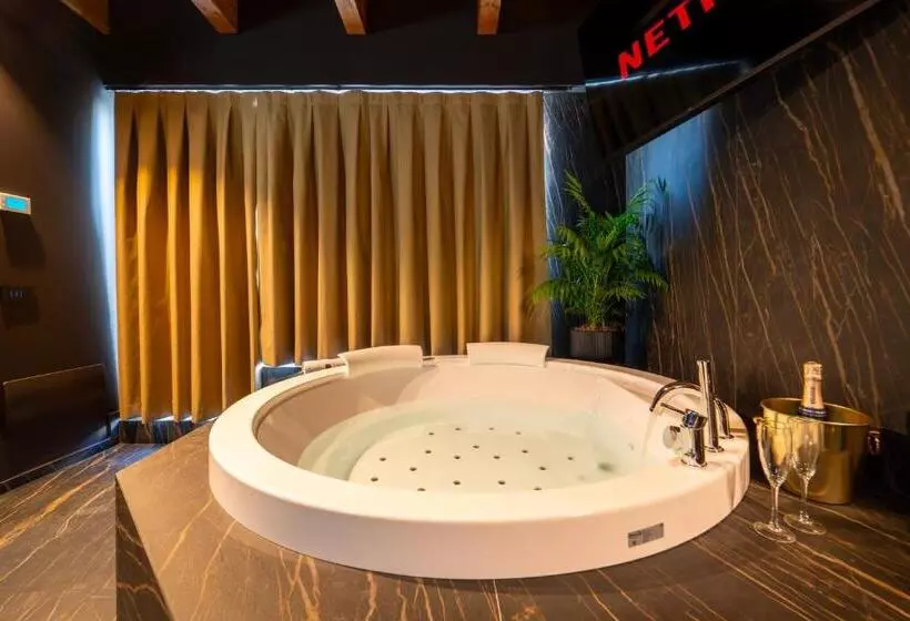 Aamiaismajoitus (B&B) Cinquanta Sfumature Luxury Suites