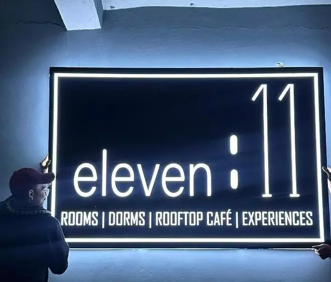 ユースホステル Eleven 11 Stay And Café