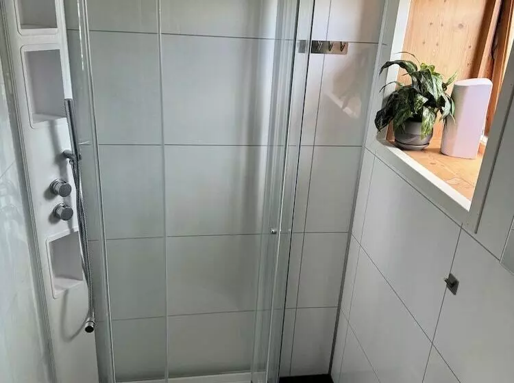 Retkeilymaja Lun Home