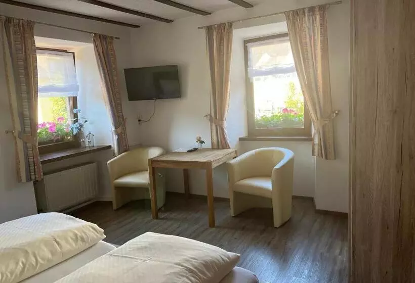 ホテル Weinhaus Serwazi Zenzen
