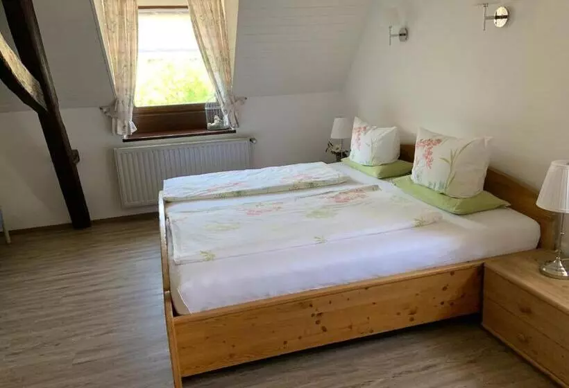 ホテル Weinhaus Serwazi Zenzen