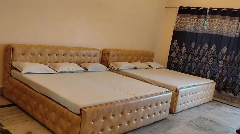 Hotelli Kesarwani Seva Sadan