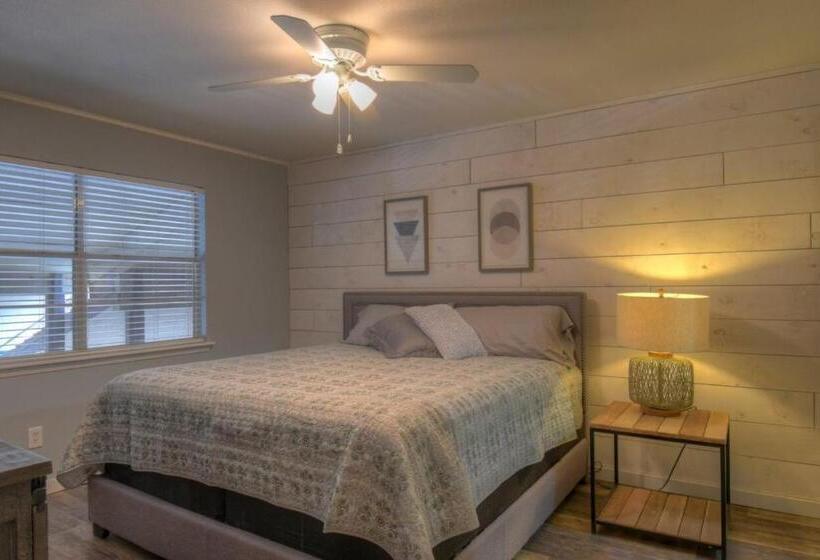 Sundowner Stay On Lake Lbj!