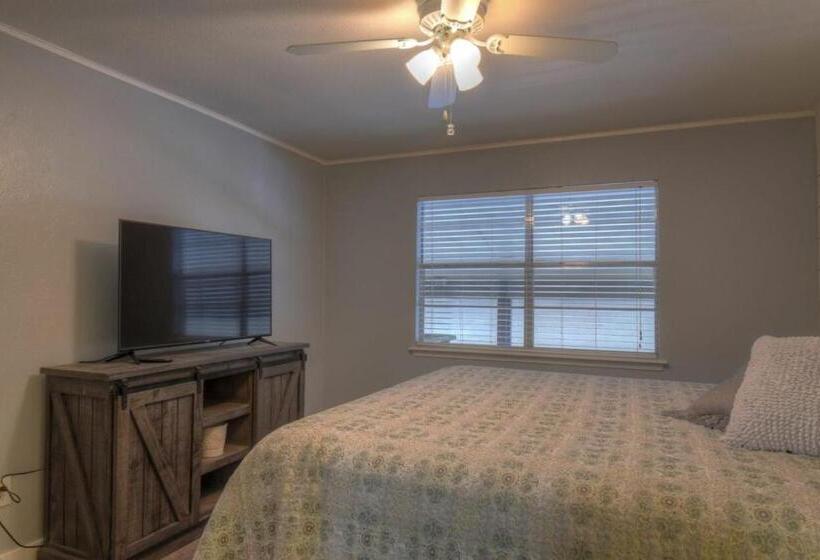 Sundowner Stay On Lake Lbj!