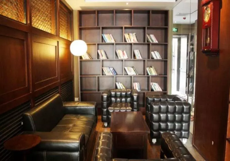 Hotelli James Joyce Coffetel Shenyang Railway Station Taiyuan South Street