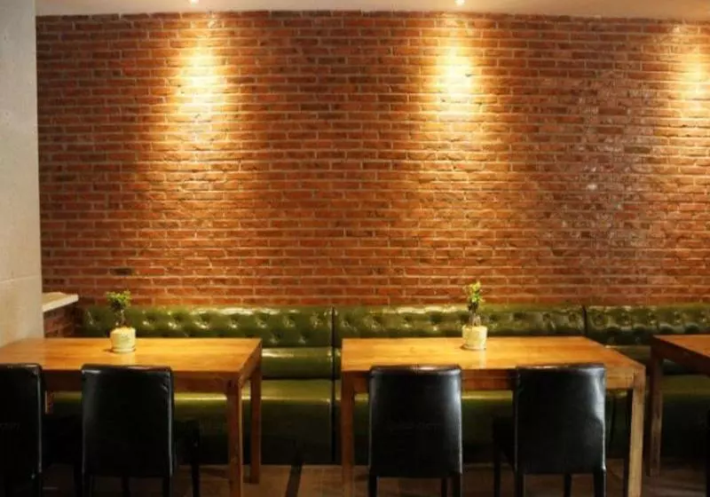 Hotelli James Joyce Coffetel Shenyang Railway Station Taiyuan South Street