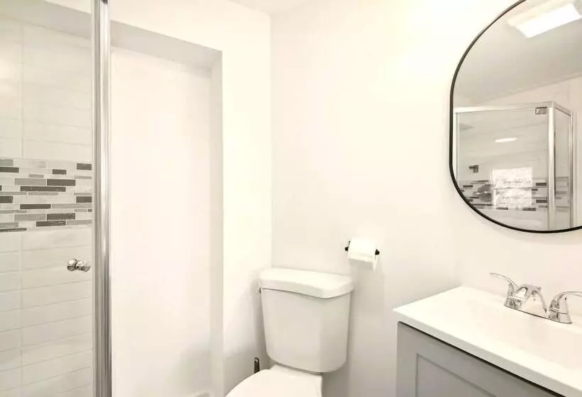 Aamiaismajoitus (B&B) The Cottage At Amos Lake